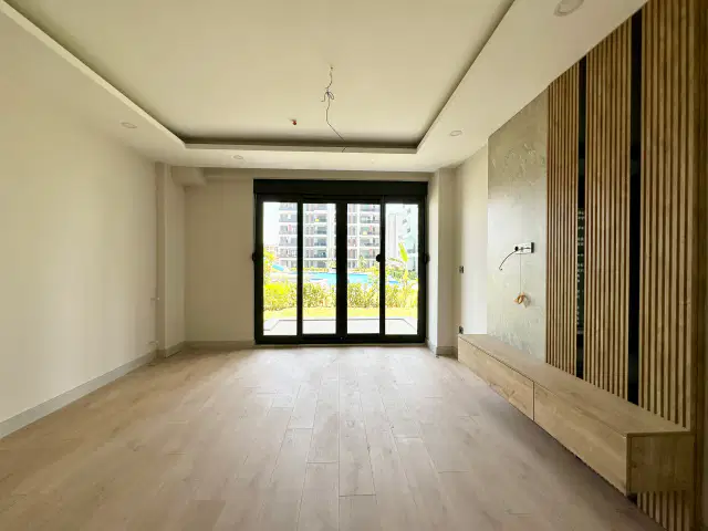 ALTINTAŞ ÖZELLİKLİ SİTEDE SATILIK 1+1 BAHÇE KULLANIMLI DAİRE — görsel 6