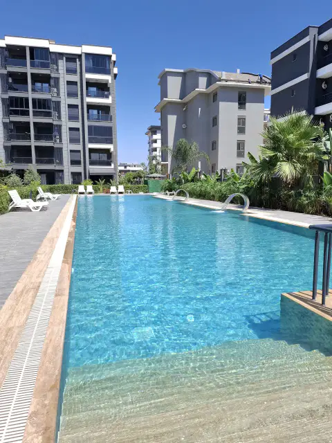 Altıntaş Ayyıldız sitesinde havuz cephesi boş kiralık daire 2+1 kiralık — görsel 3