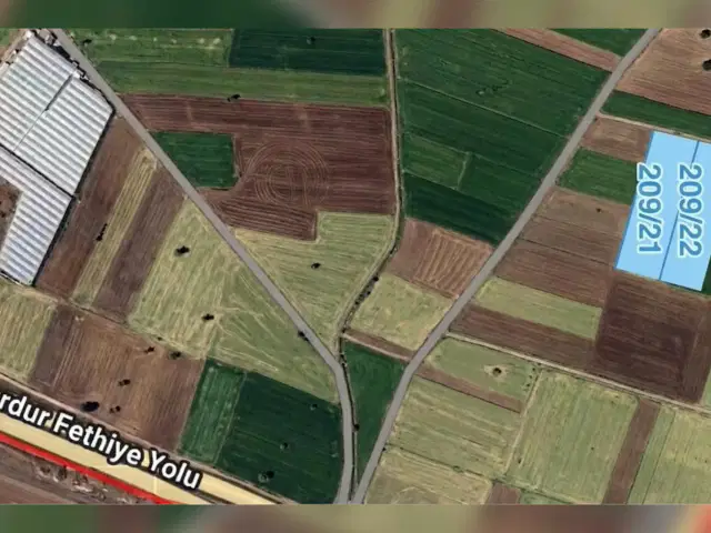 BURDUR TEFENNI Beyköy’de Seralık Tarla Burdur-Fethiye Karayoluna yakın — görsel 5