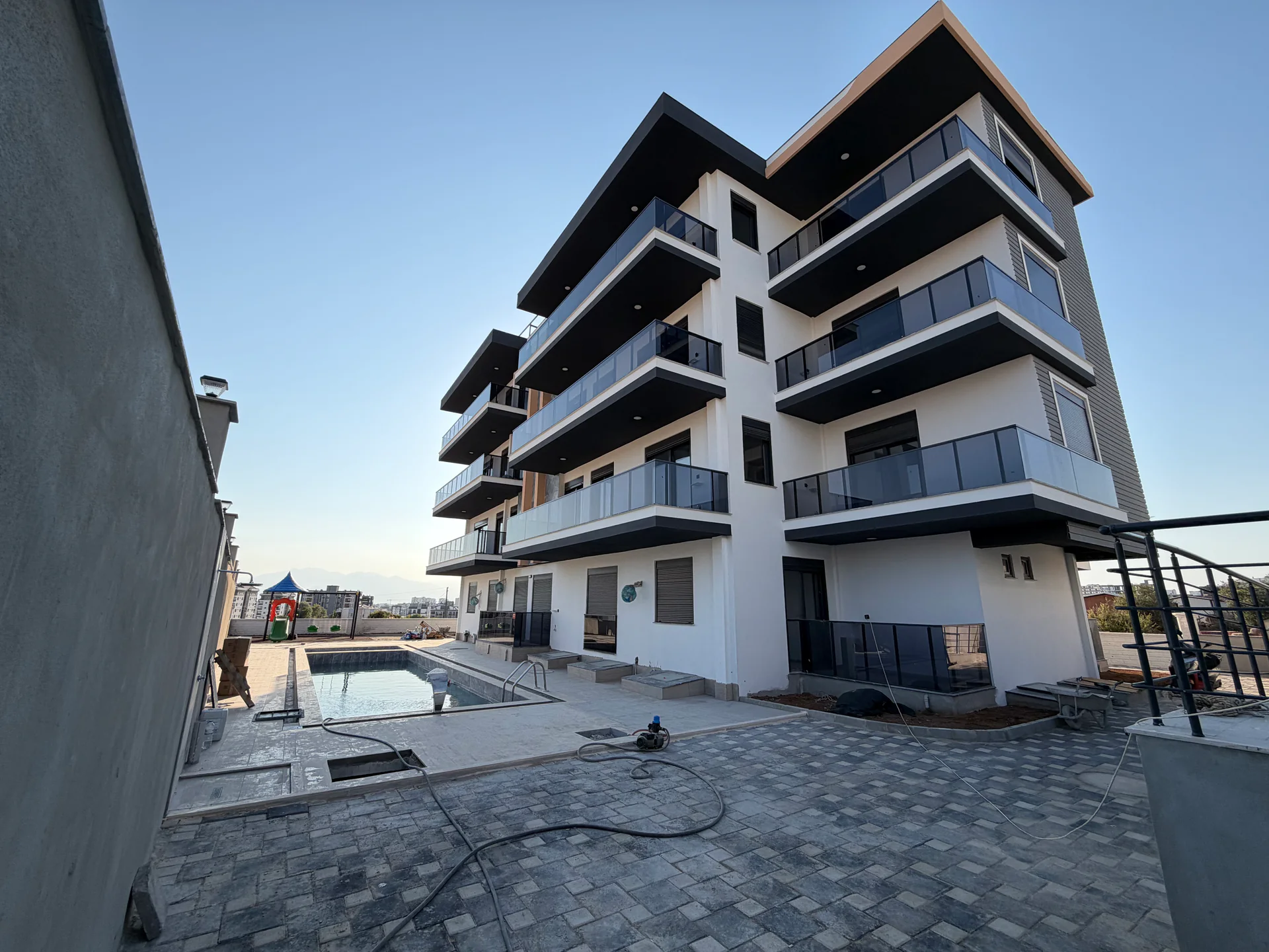 ALTINTAŞ’TA 2+1 ARA KAT | KULLANIŞLI 2 BALKONLU DAİRE — görsel 2