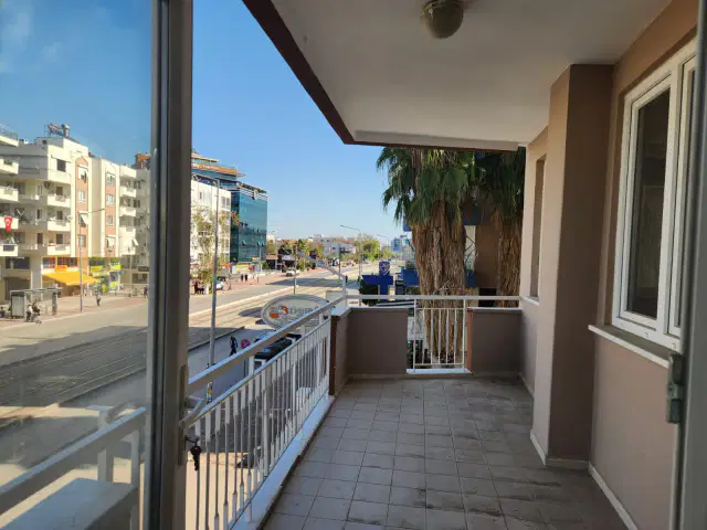 MEYDAN TRAMVAY DURAĞINDA TABELA DEĞERİ YÜKSEK İŞYERİ — görsel 10