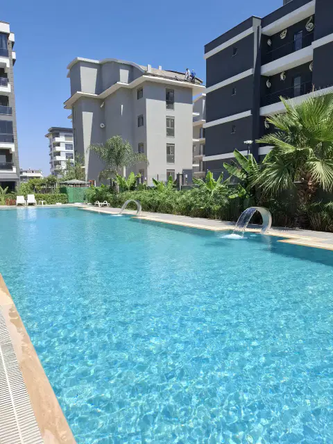 Altıntaş Ayyıldız sitesinde havuz cephesi boş kiralık daire 2+1 kiralık — görsel 2