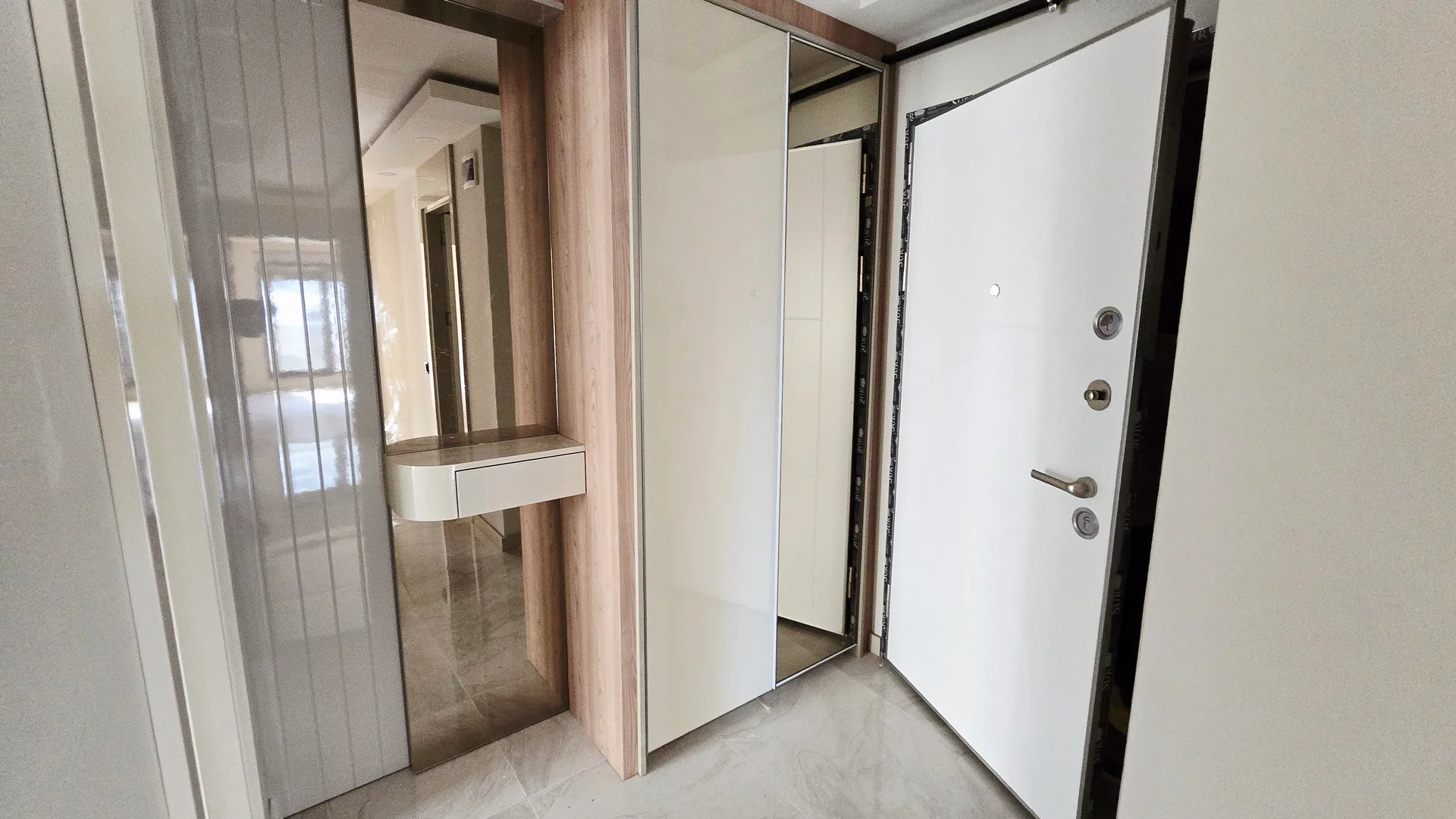 konyaaltınd,harıka lokasıyonda,kapalı otoparklı,2+1,satılık daire — görsel 2