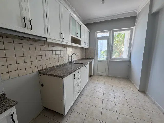 GÜZELOBA DA DENİZE ÇOK YAKIN SİTE İÇİ 3+1 SATILIK DAİRE — görsel 12