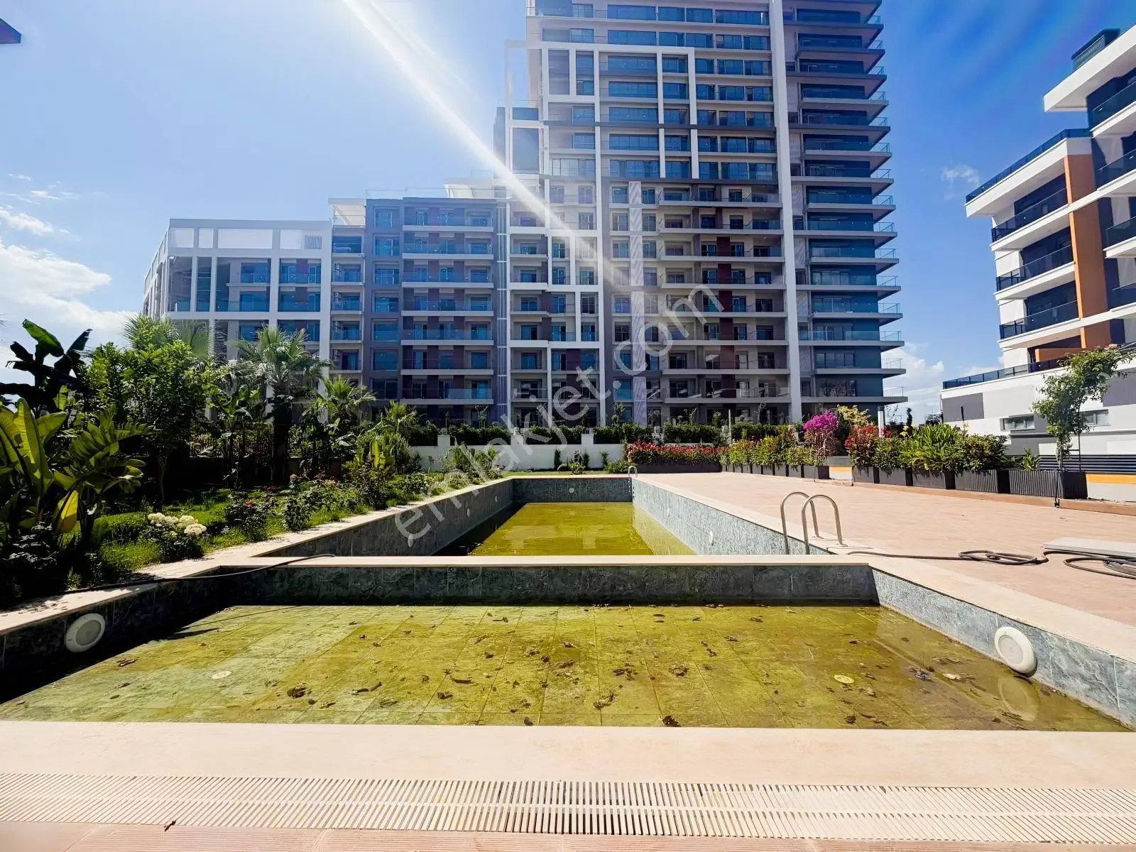 Altıntaş'ta Havuzlu Site İçinde Arakat 1+1 Kiralık Daire — görsel 4