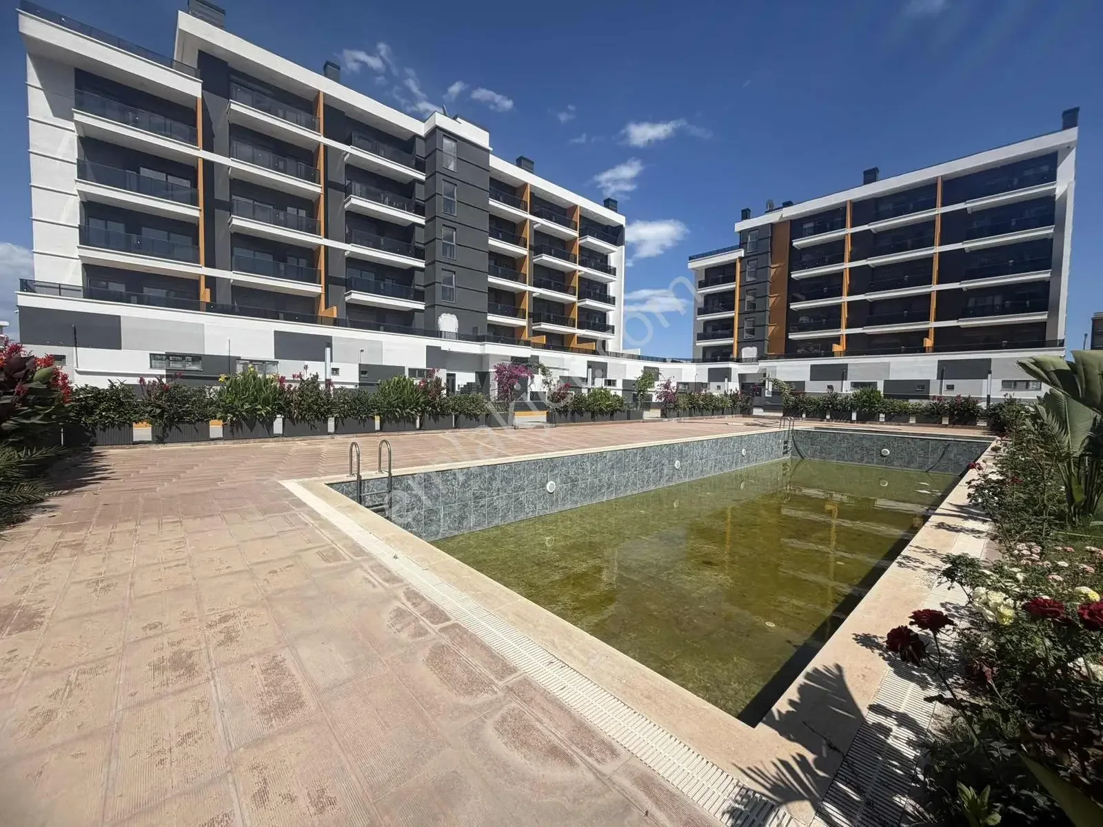 Altıntaş'ta Havuzlu Site İçinde Arakat 1+1 Kiralık Daire — görsel 5