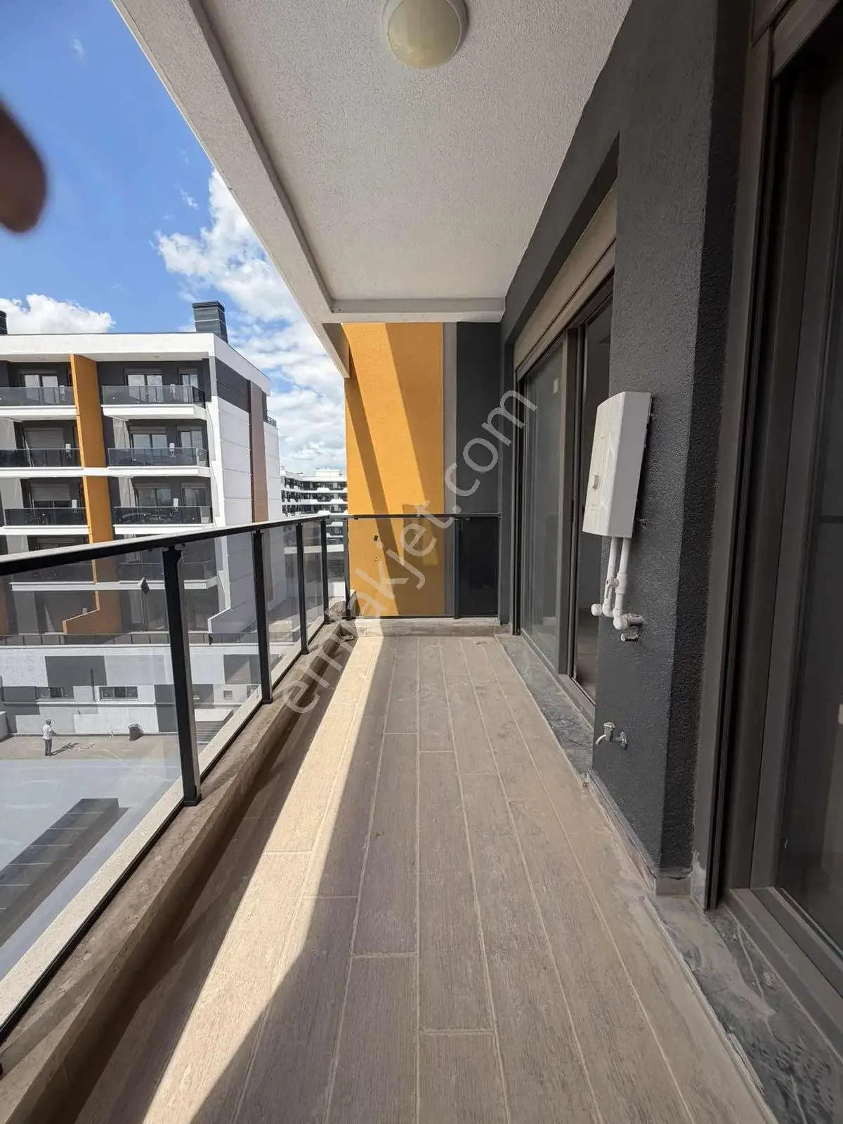 Altıntaş'ta Havuzlu Site İçinde Arakat 1+1 Kiralık Daire — görsel 9