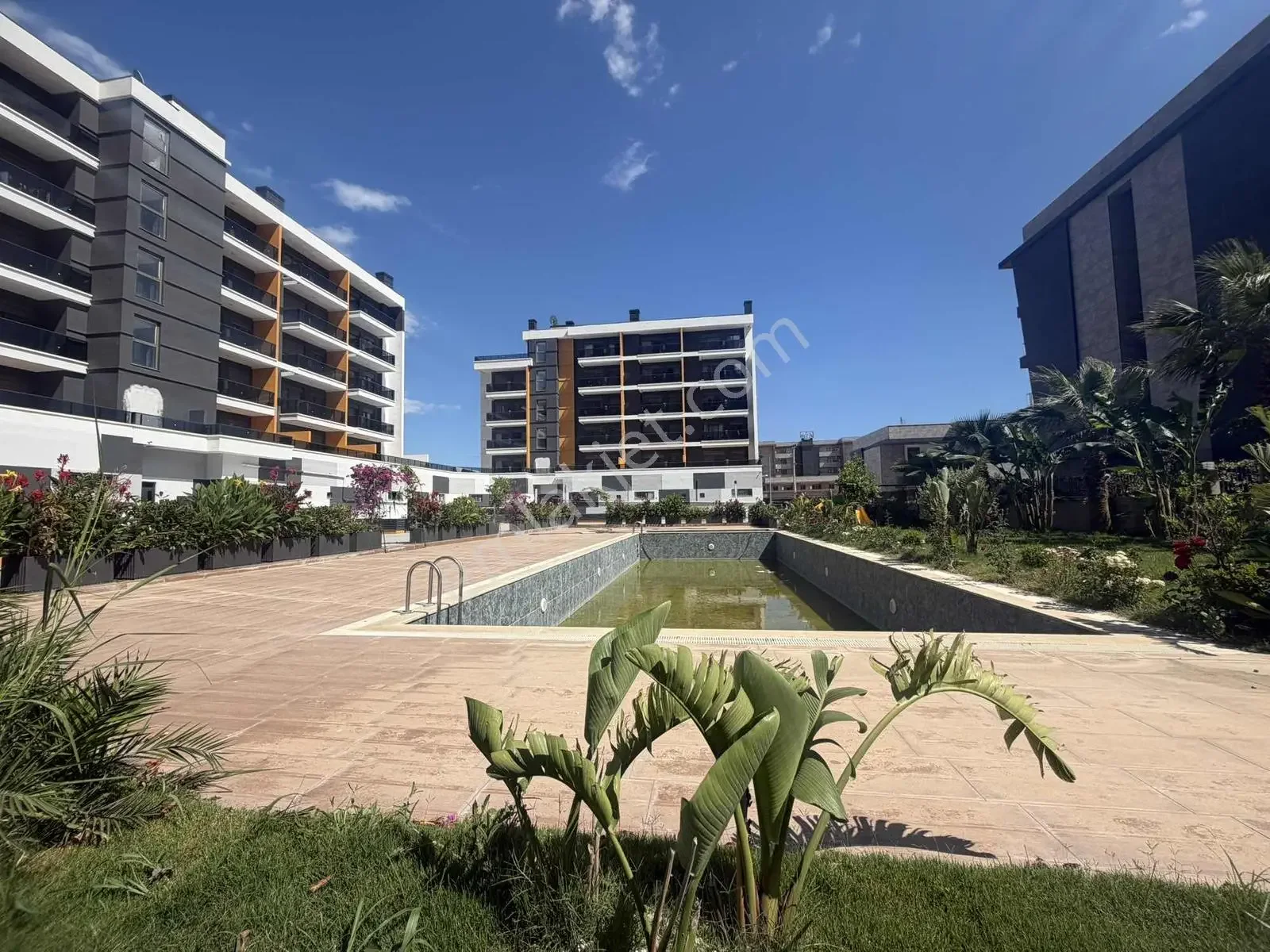 Altıntaş'ta Havuzlu Site İçinde Arakat 1+1 Kiralık Daire — görsel 12