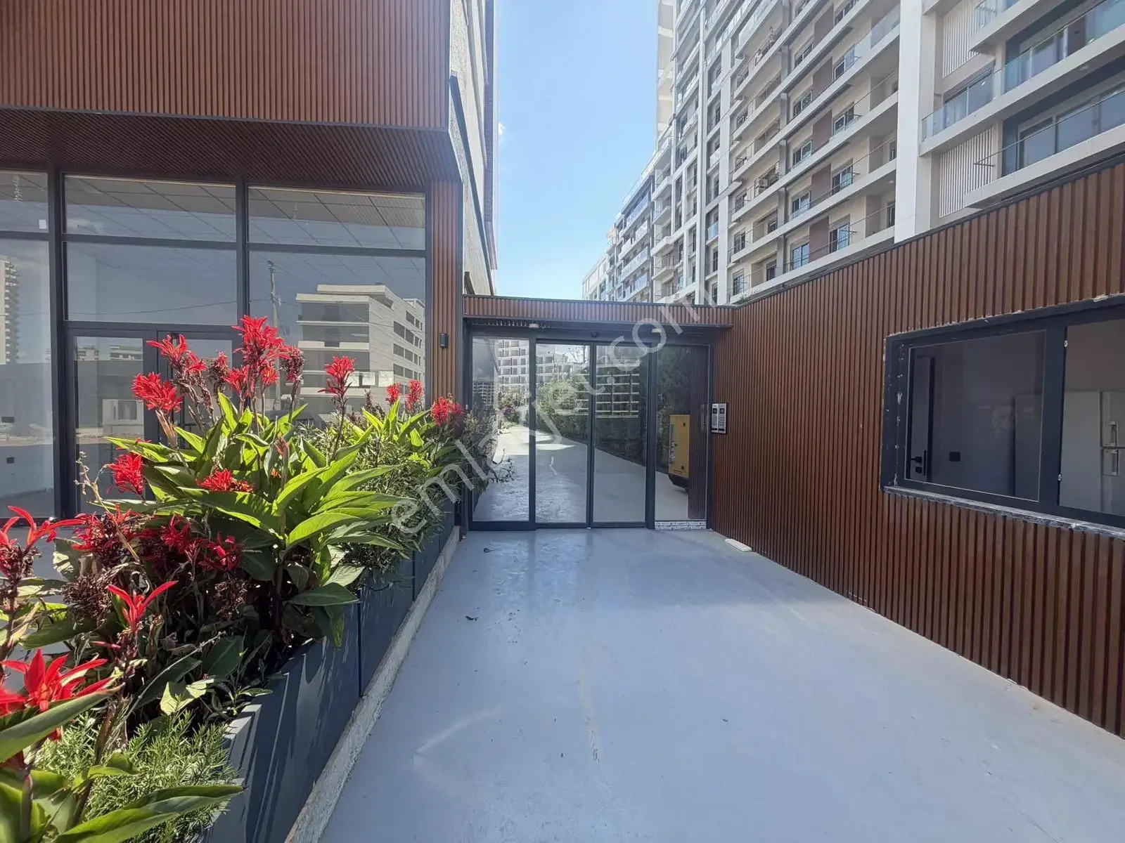 Altıntaş'ta Havuzlu Site İçinde Arakat 1+1 Kiralık Daire — görsel 16
