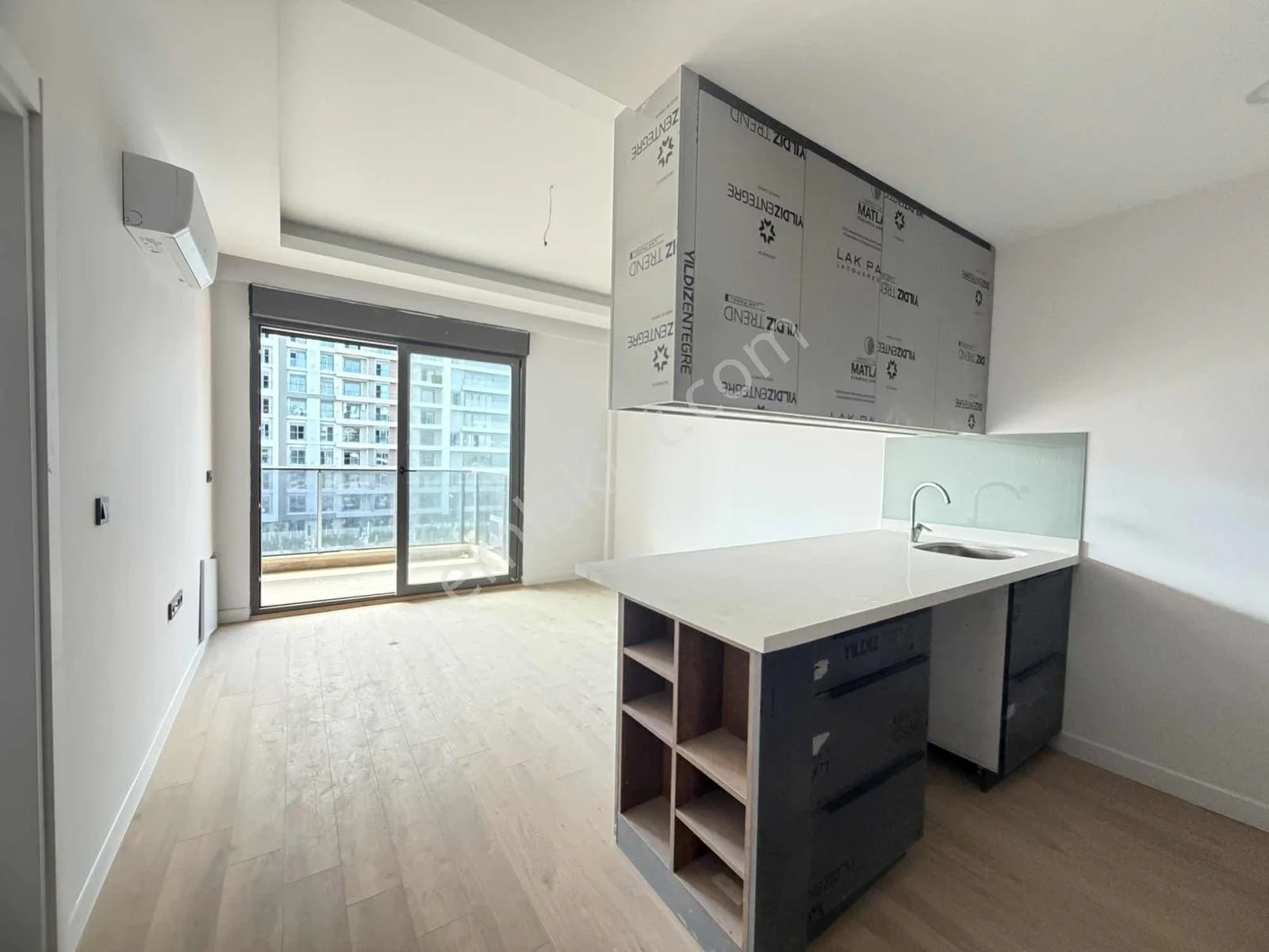 Altıntaş'ta Havuzlu Site İçinde Arakat 1+1 Kiralık Daire — görsel 17