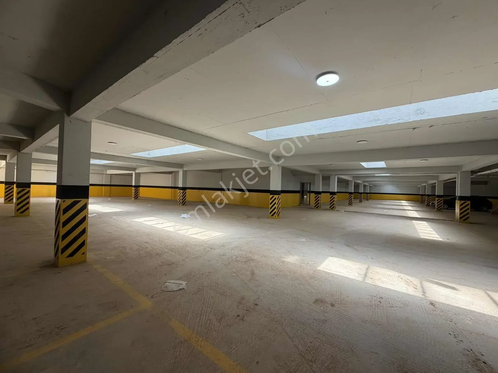 Altıntaş'ta Havuzlu Site İçinde Arakat 1+1 Kiralık Daire — görsel 21