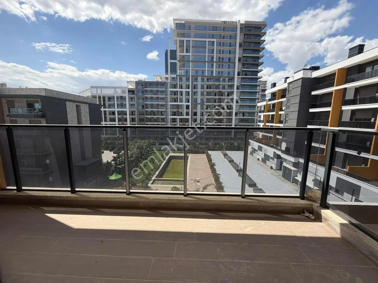 Altıntaş'ta Havuzlu Site İçinde Arakat 1+1 Kiralık Daire — görsel 23