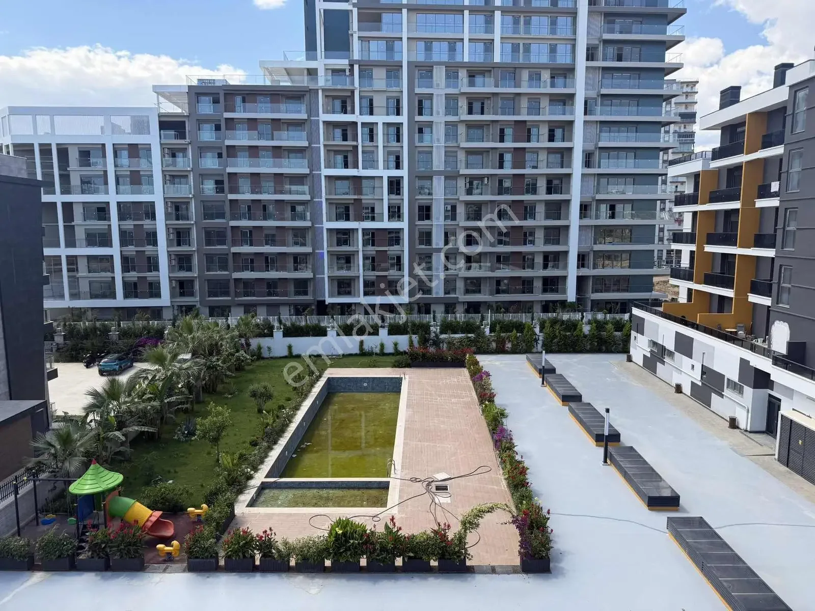 Altıntaş'ta Havuzlu Site İçinde Arakat 1+1 Kiralık Daire — görsel 25