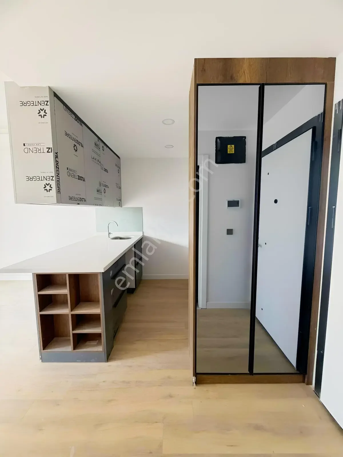 Altıntaş'ta Havuzlu Site İçinde Arakat 1+1 Kiralık Daire — görsel 26