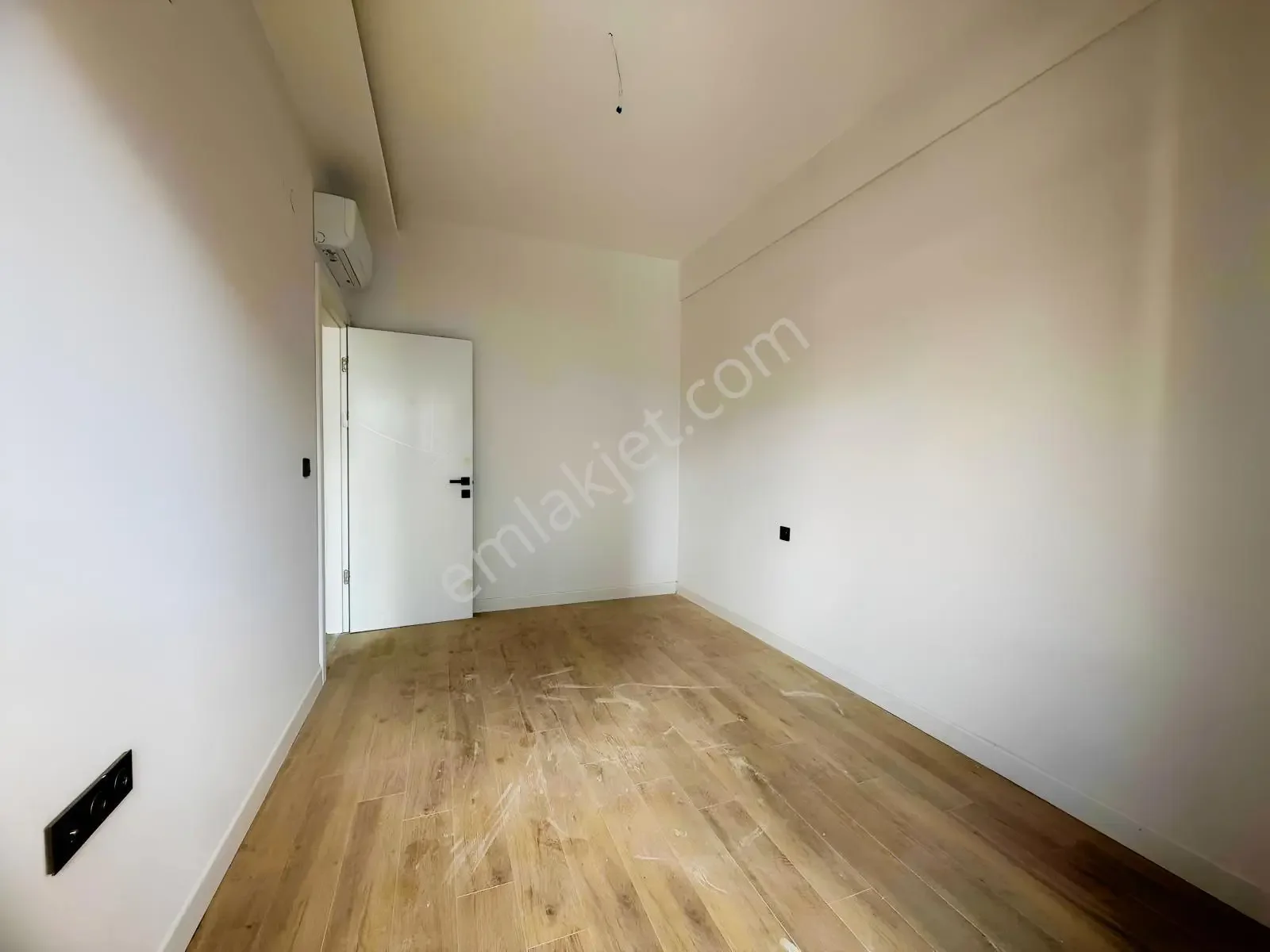 Altıntaş'ta Havuzlu Site İçinde Arakat 1+1 Kiralık Daire — görsel 28