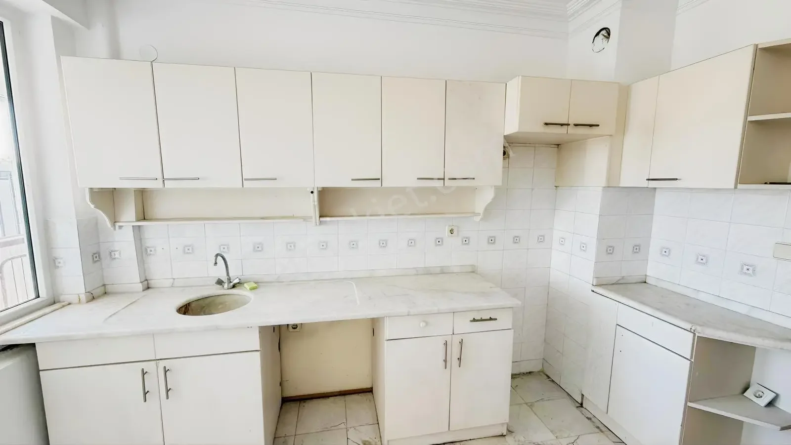 Güzeloba'da Deniz Ve Orman Manzaralı Kiralık 3 + 1 Ferah Daire — görsel 8