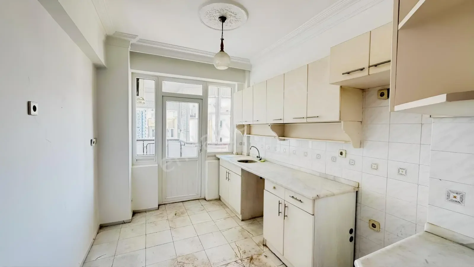 Güzeloba'da Deniz Ve Orman Manzaralı Kiralık 3 + 1 Ferah Daire — görsel 19