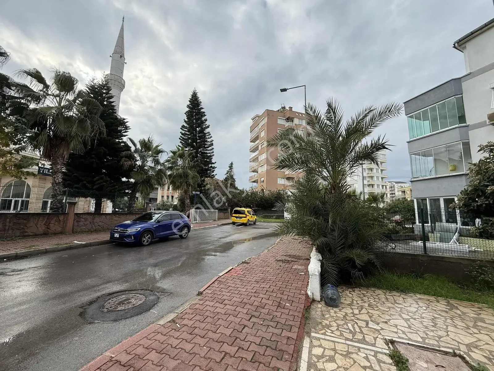 Güzeloba'da Ana Caddeye 2. Parsel Satılık Daire — görsel 2
