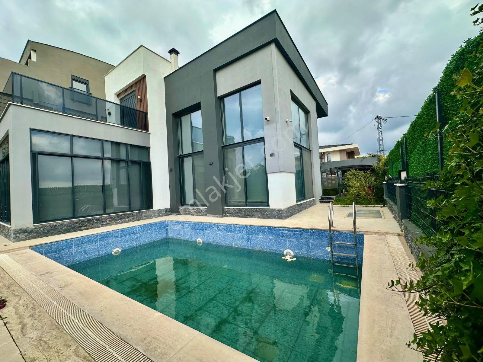 Altınkalede Havuzlu Yerden Isıtmalı 4+1 Lüks Villa Kiralık — görsel 2