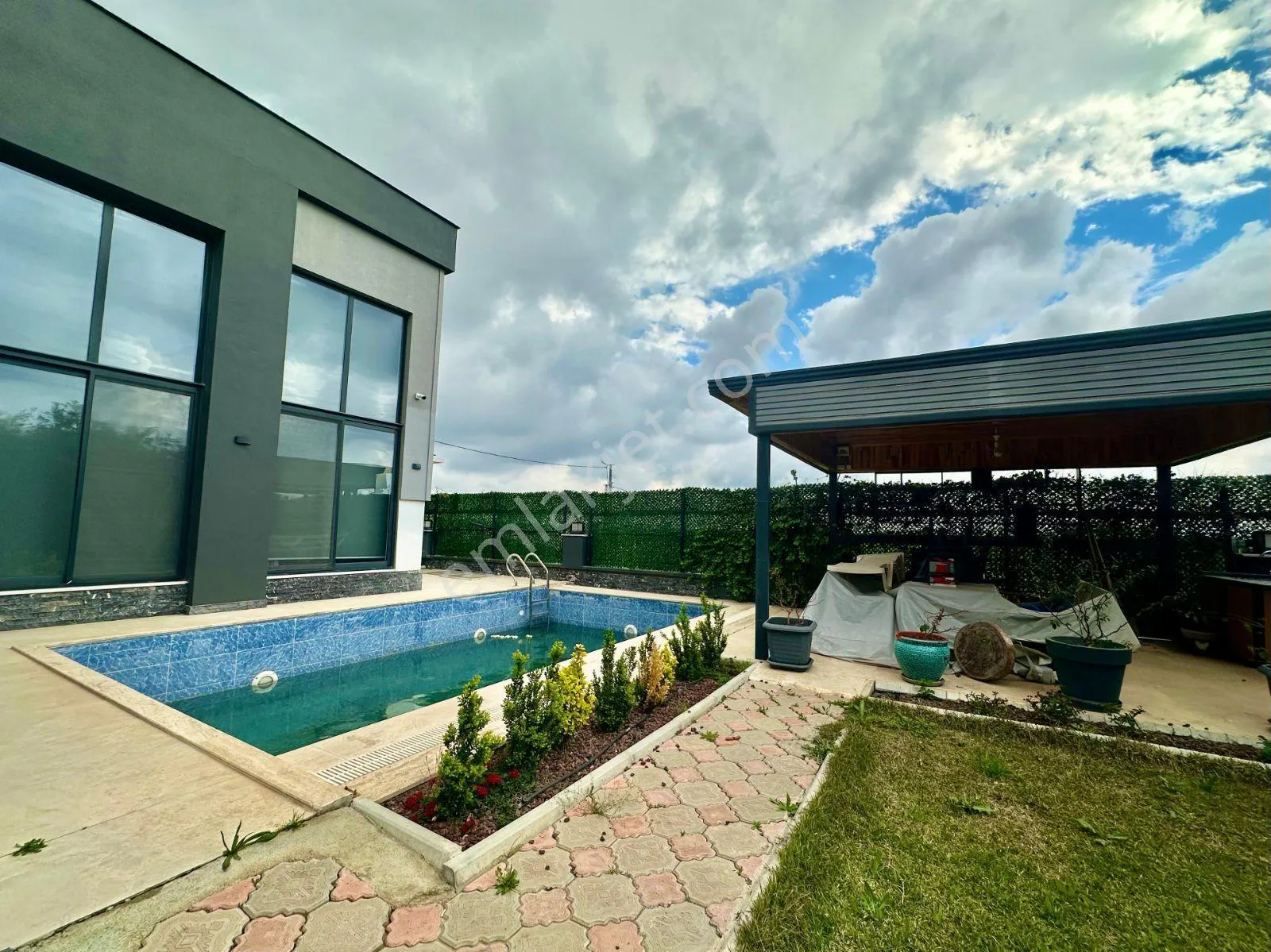 Altınkalede Havuzlu Yerden Isıtmalı 4+1 Lüks Villa Kiralık — görsel 3