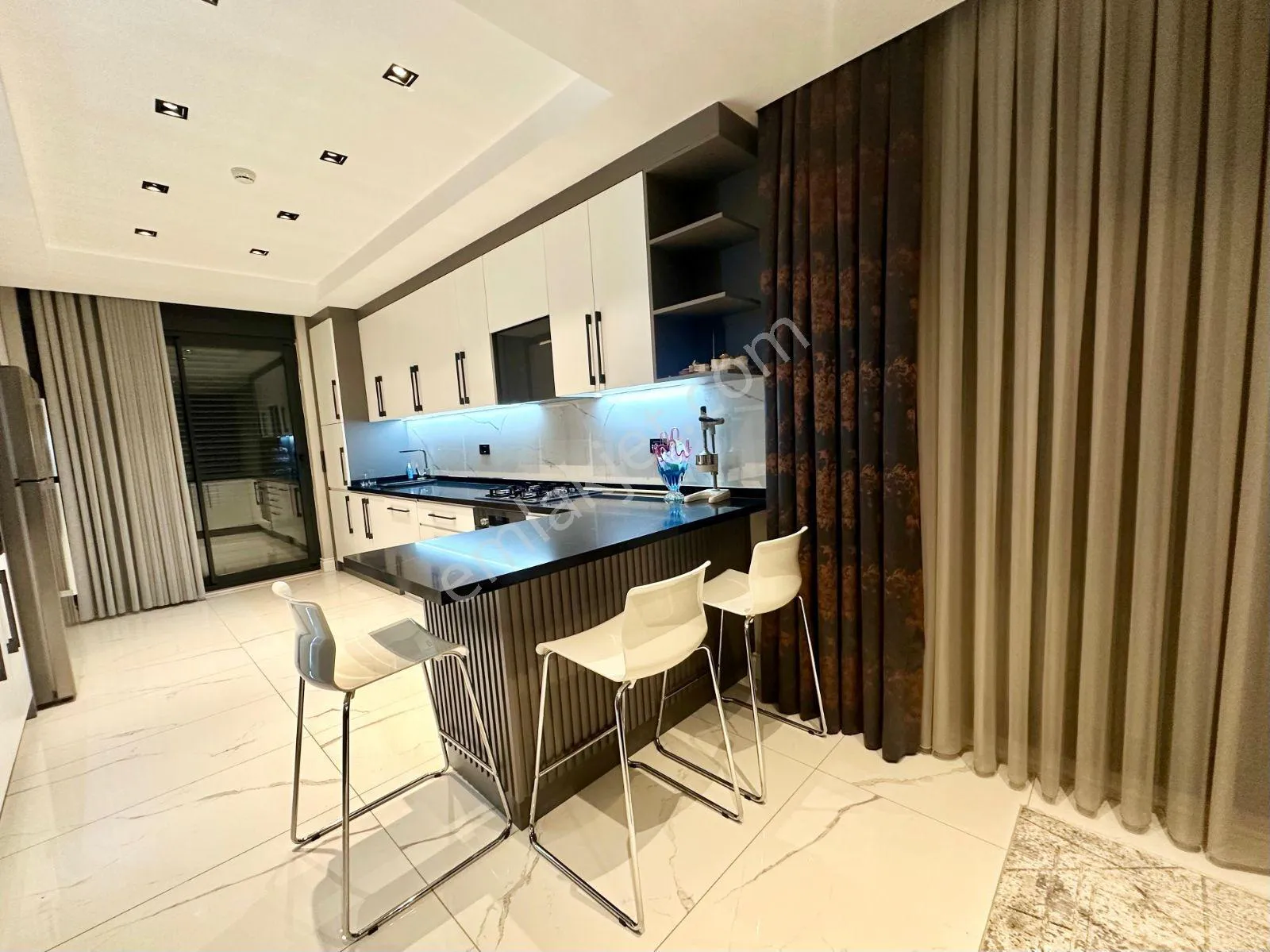 Altınkalede Havuzlu Yerden Isıtmalı 4+1 Lüks Villa Kiralık — görsel 8