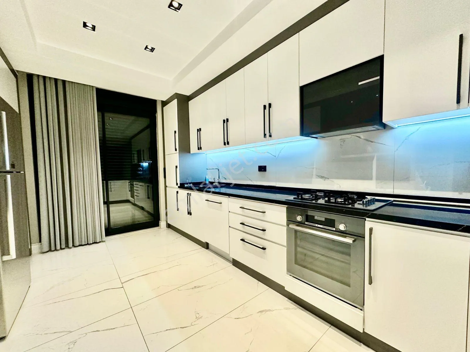 Altınkalede Havuzlu Yerden Isıtmalı 4+1 Lüks Villa Kiralık — görsel 9