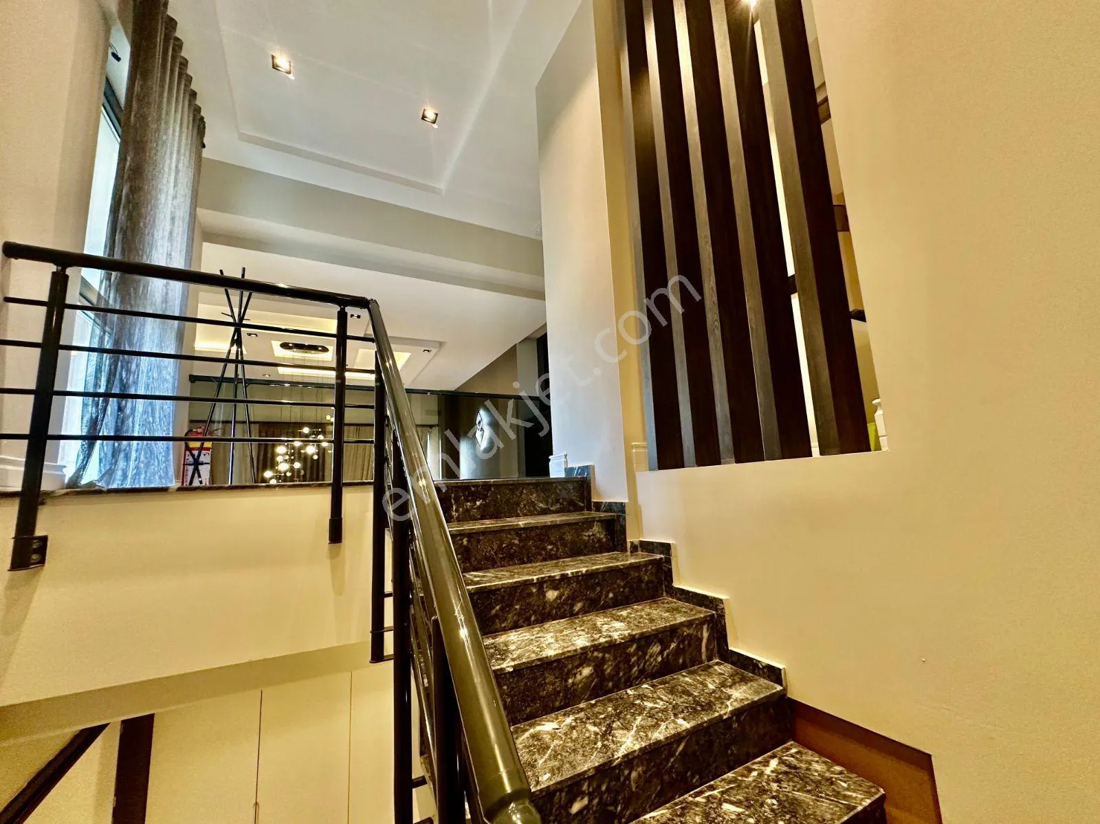 Altınkalede Havuzlu Yerden Isıtmalı 4+1 Lüks Villa Kiralık — görsel 23