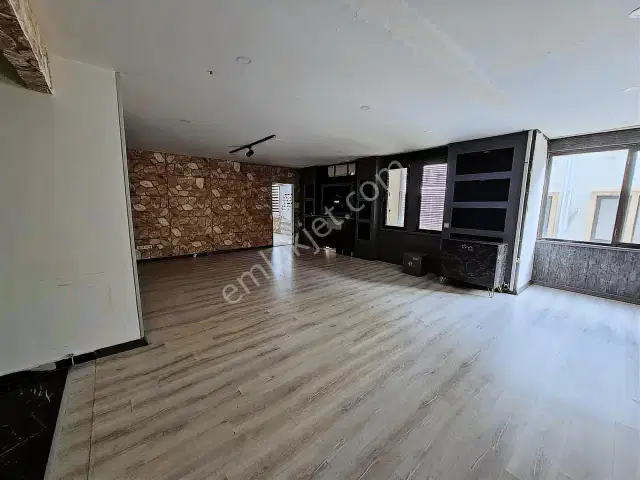 Ayşe Yenidoğan'dan Markantalya Yanı İş Merkezinde Geniş Ofis — görsel 3