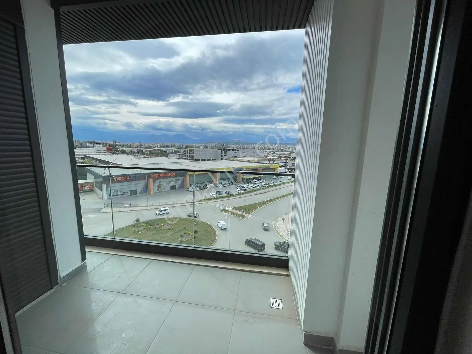 Altınova'da Prestijli Plazada Ofis Katı - Merkezi Lokasyon — görsel 10