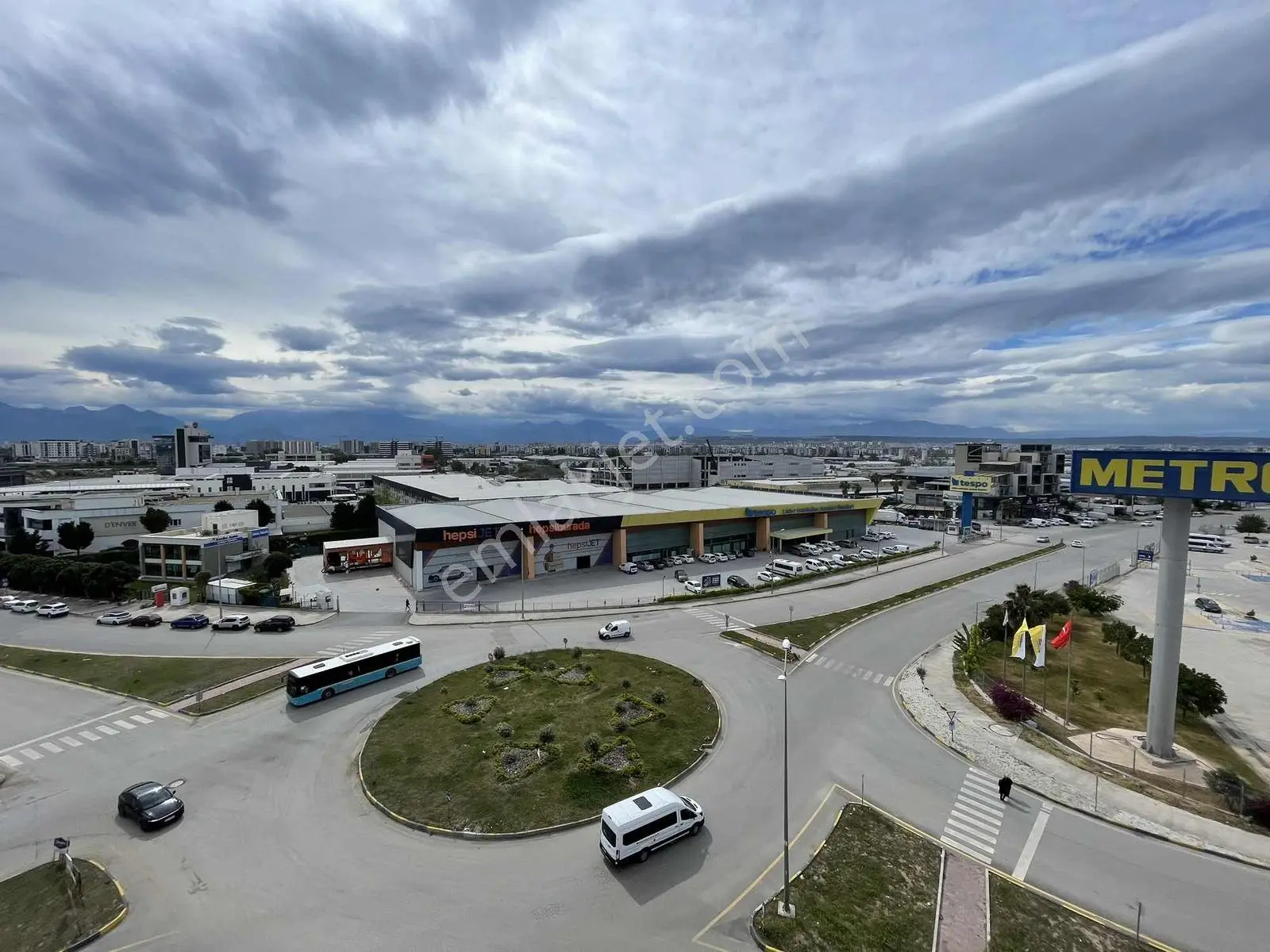 Altınova'da Prestijli Plazada Ofis Katı - Merkezi Lokasyon — görsel 15