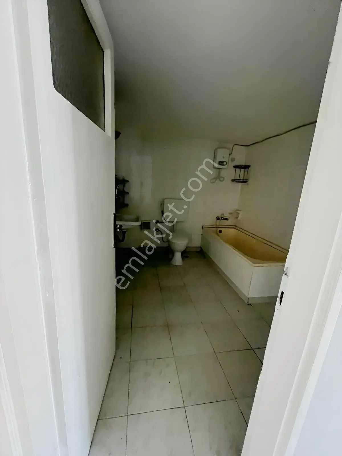 Kızıltoprak Ta 3+1 Cadde Üstü Geniş Daire — görsel 7