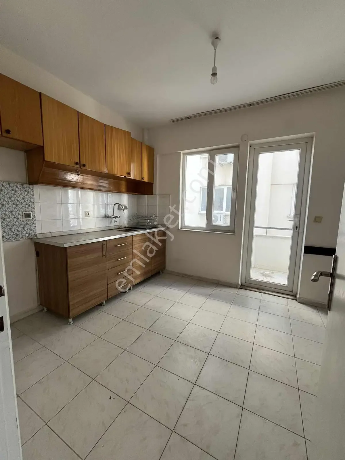 Kızıltoprak Ta 3+1 Cadde Üstü Geniş Daire — görsel 12