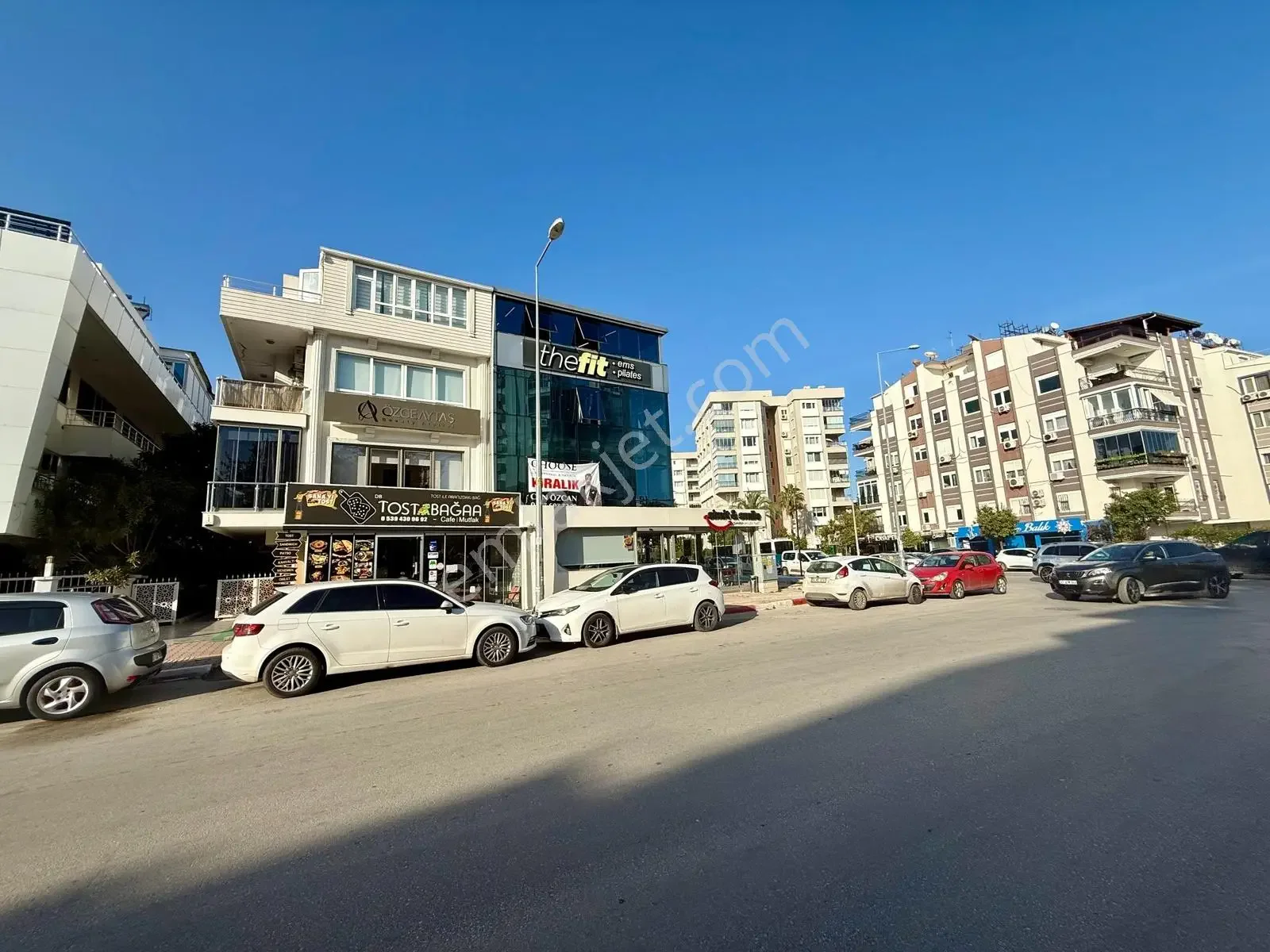 Fener'de İyi Lokasyonda Full Tadilatlı Kiralık Ofis (açıklama) — görsel 6
