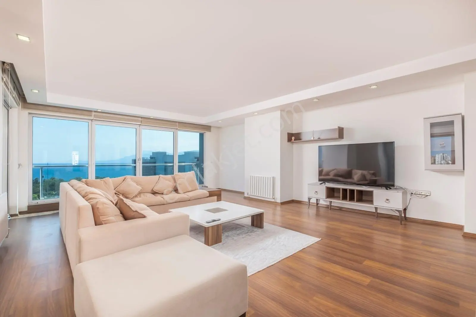 Şirinyalı'da Deniz Manzaralı Özellikli Sitede 3+1 180m2 Kiralık — görsel 3