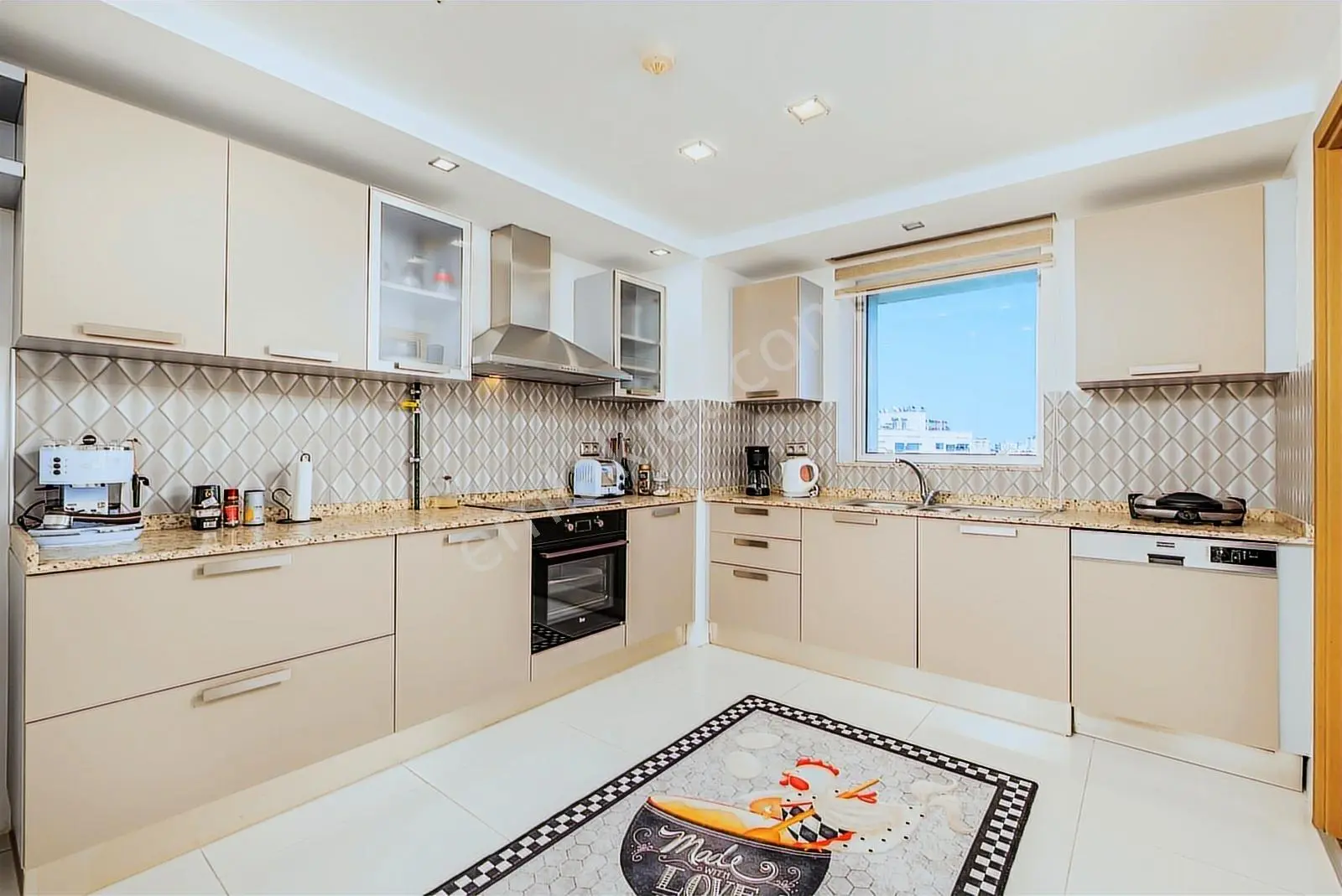 Şirinyalı'da Deniz Manzaralı Özellikli Sitede 3+1 180m2 Kiralık — görsel 7