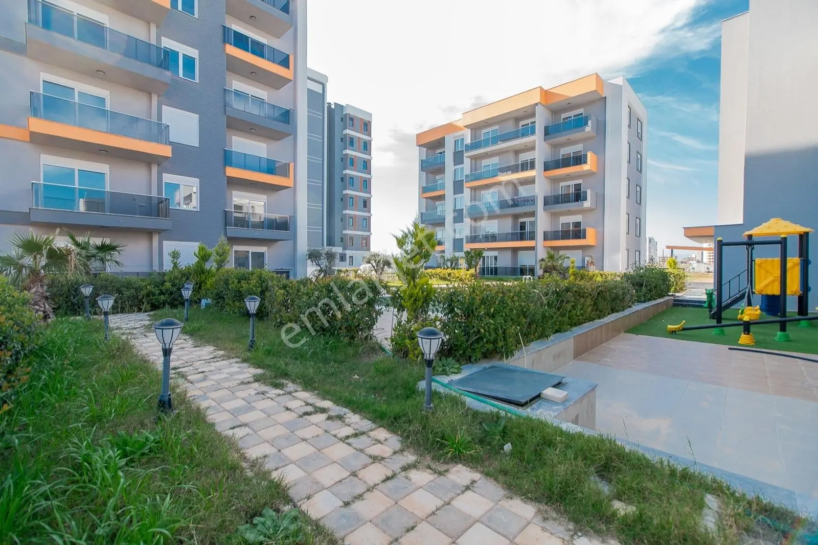 Altıntaş'ta İskanlı Sitede 2+1 Geniş Katta Yatırımlık Ofis Katı — görsel 4