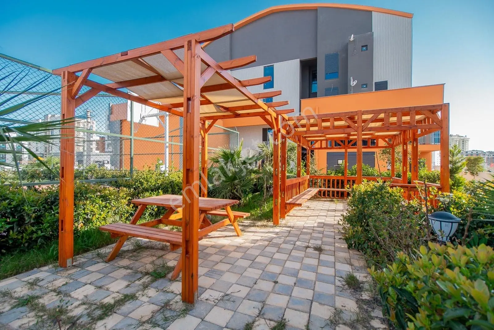Altıntaş'ta İskanlı Sitede 2+1 Geniş Katta Yatırımlık Ofis Katı — görsel 25