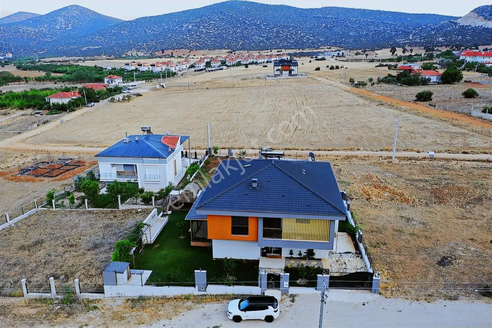 Korkuteli'nde Satılık 5+1 Donanımlı Ve Geniş Bahçeli Villa — görsel 3