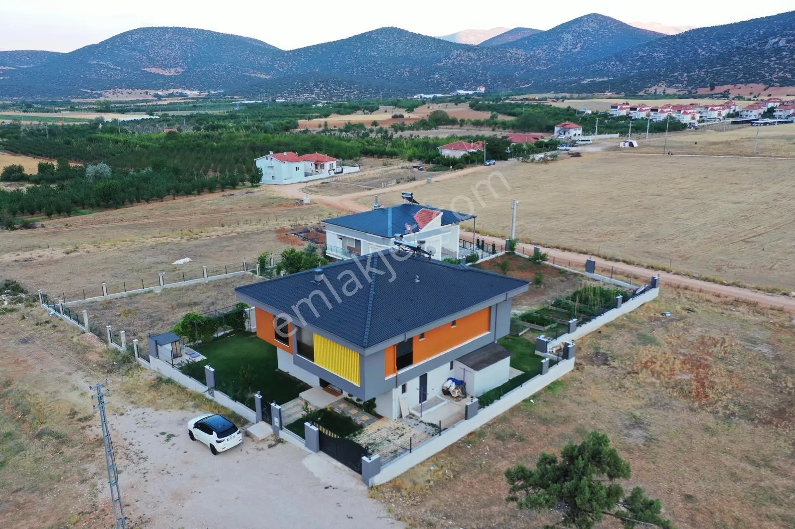 Korkuteli'nde Satılık 5+1 Donanımlı Ve Geniş Bahçeli Villa — görsel 15