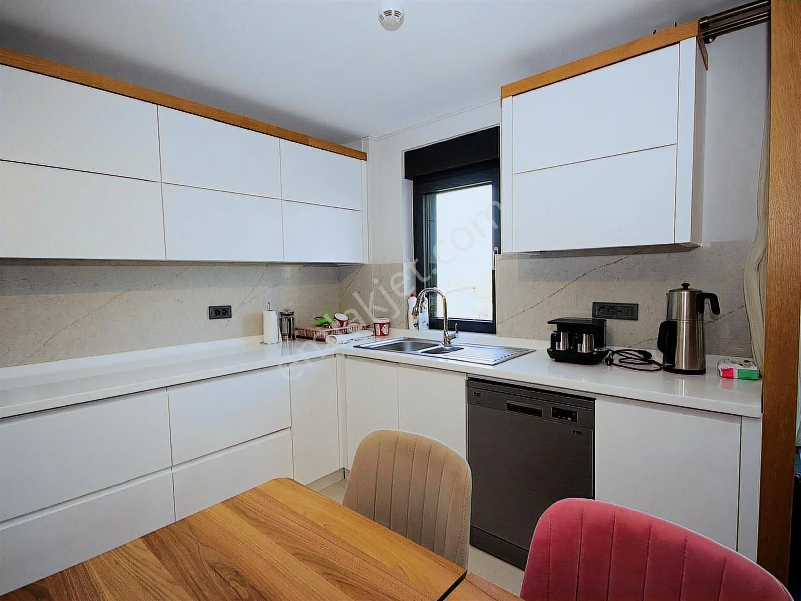 Korkuteli'nde Satılık 5+1 Donanımlı Ve Geniş Bahçeli Villa — görsel 28