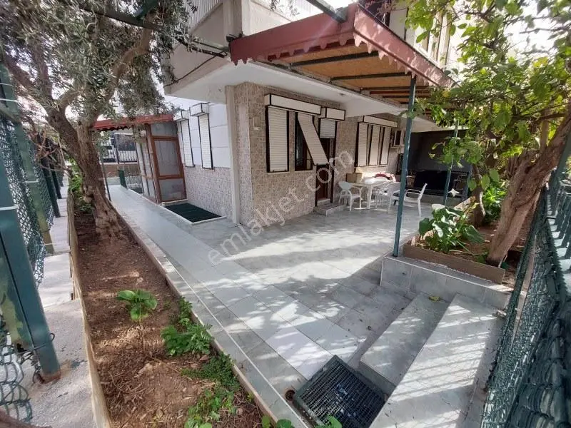 Denize 240 Mt | Köşe Parselde | Bahçe Kullanımlı Tripleks — görsel 3