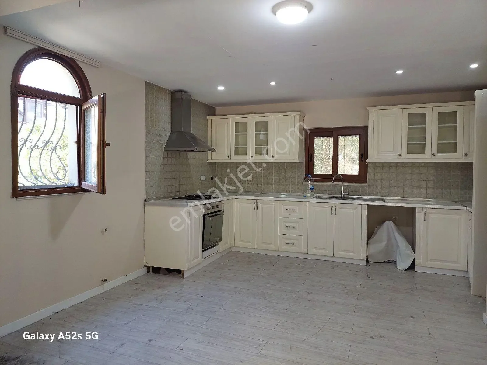 Döşemealtı Yalınlı Mh.4+1 Ķiralık Vılla — görsel 23