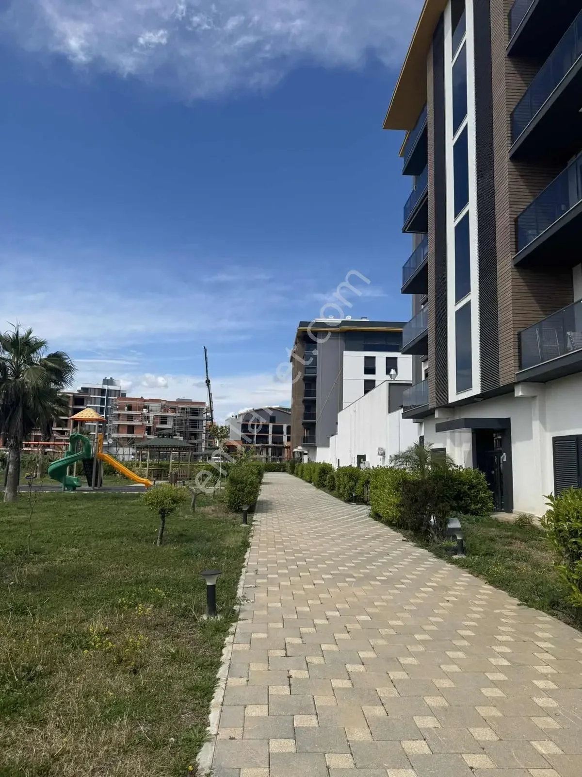 Özelikli Sitede Kapalı Otoparklı Çift Banyolu Geniş Daire — görsel 2