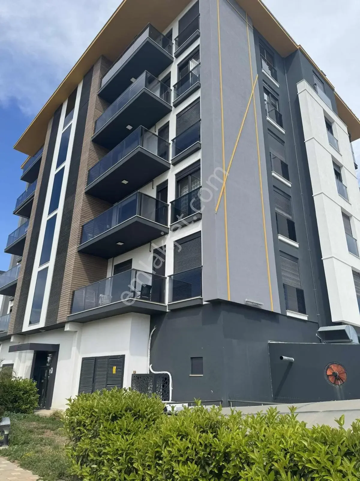 Özelikli Sitede Kapalı Otoparklı Çift Banyolu Geniş Daire — görsel 3