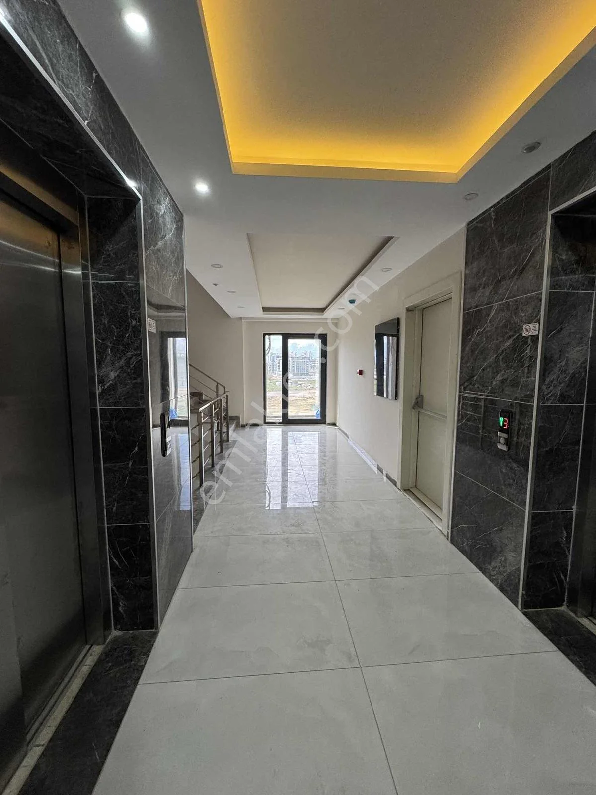 Özelikli Sitede Kapalı Otoparklı Çift Banyolu Geniş Daire — görsel 4