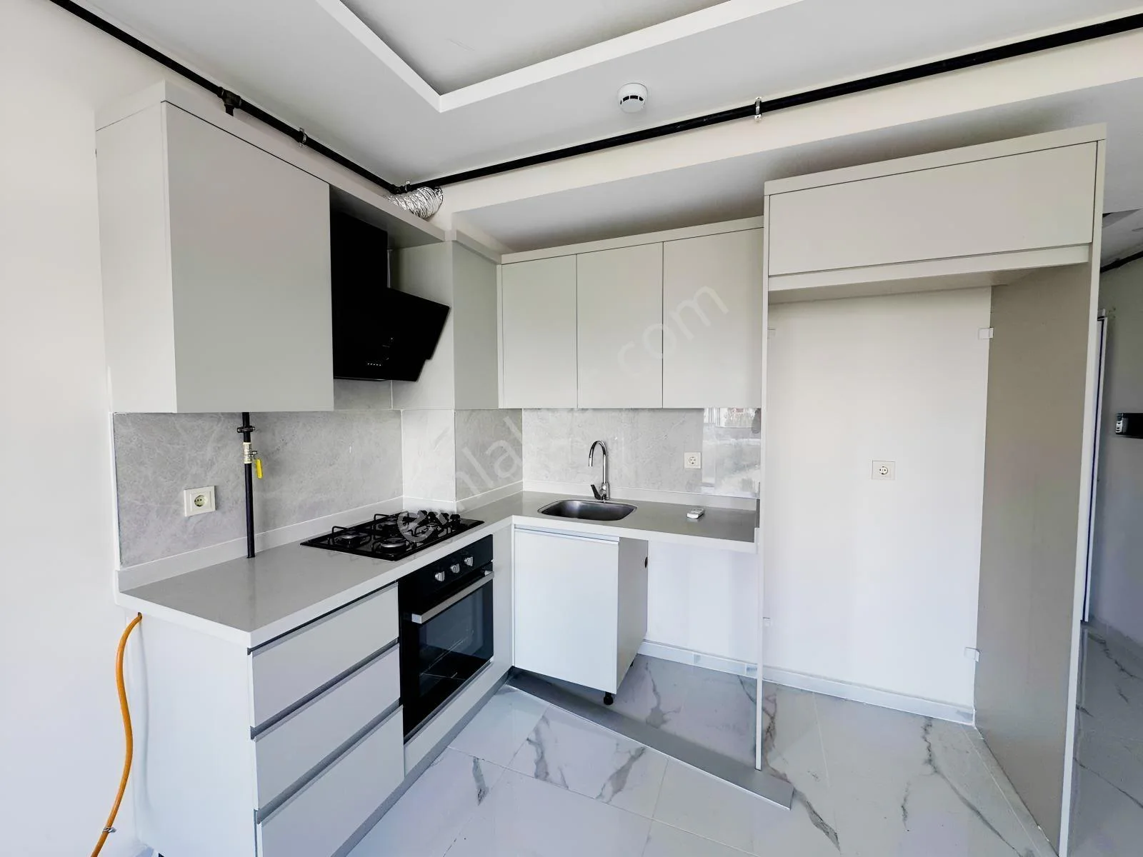 Özelikli Sitede Kapalı Otoparklı Çift Banyolu Geniş Daire — görsel 7