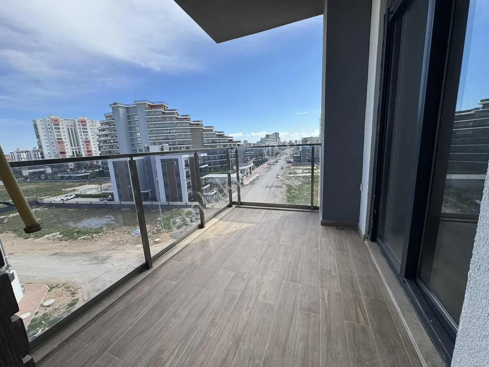 Özelikli Sitede Kapalı Otoparklı Çift Banyolu Geniş Daire — görsel 13