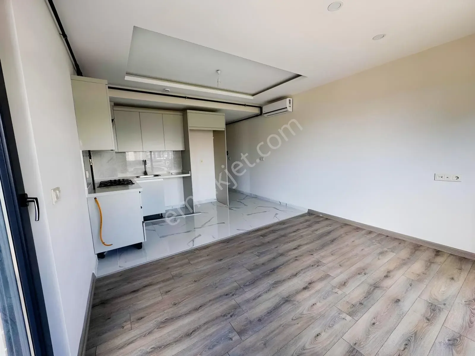 Özelikli Sitede Kapalı Otoparklı Çift Banyolu Geniş Daire — görsel 15