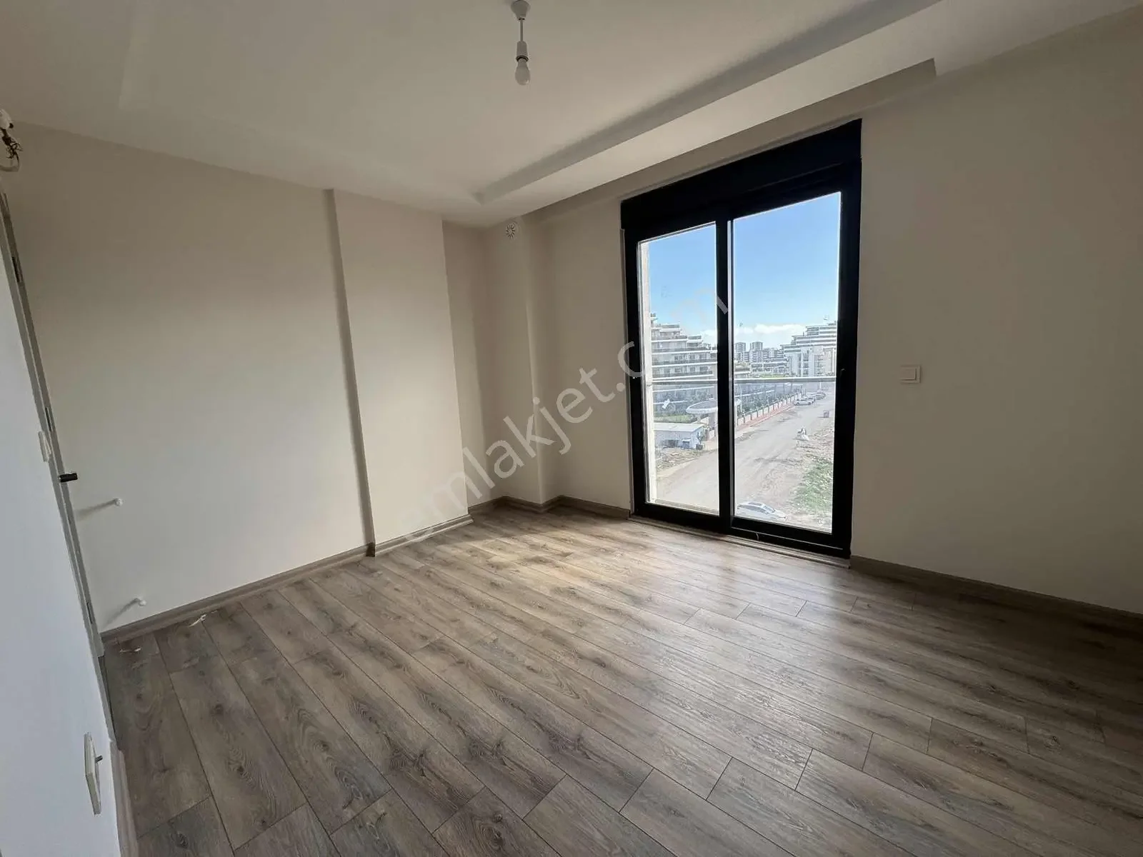 Özelikli Sitede Kapalı Otoparklı Çift Banyolu Geniş Daire — görsel 24