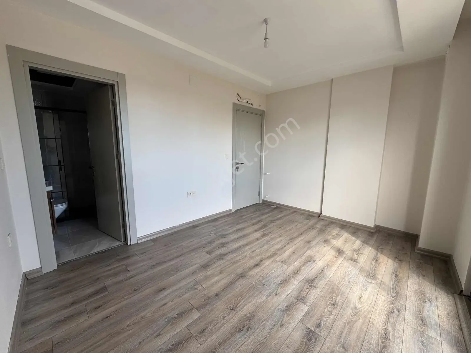 Özelikli Sitede Kapalı Otoparklı Çift Banyolu Geniş Daire — görsel 26
